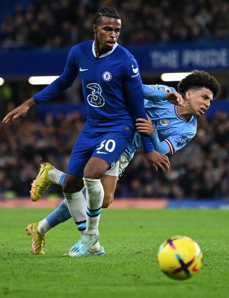 仅扮演着连 仅扮演着连