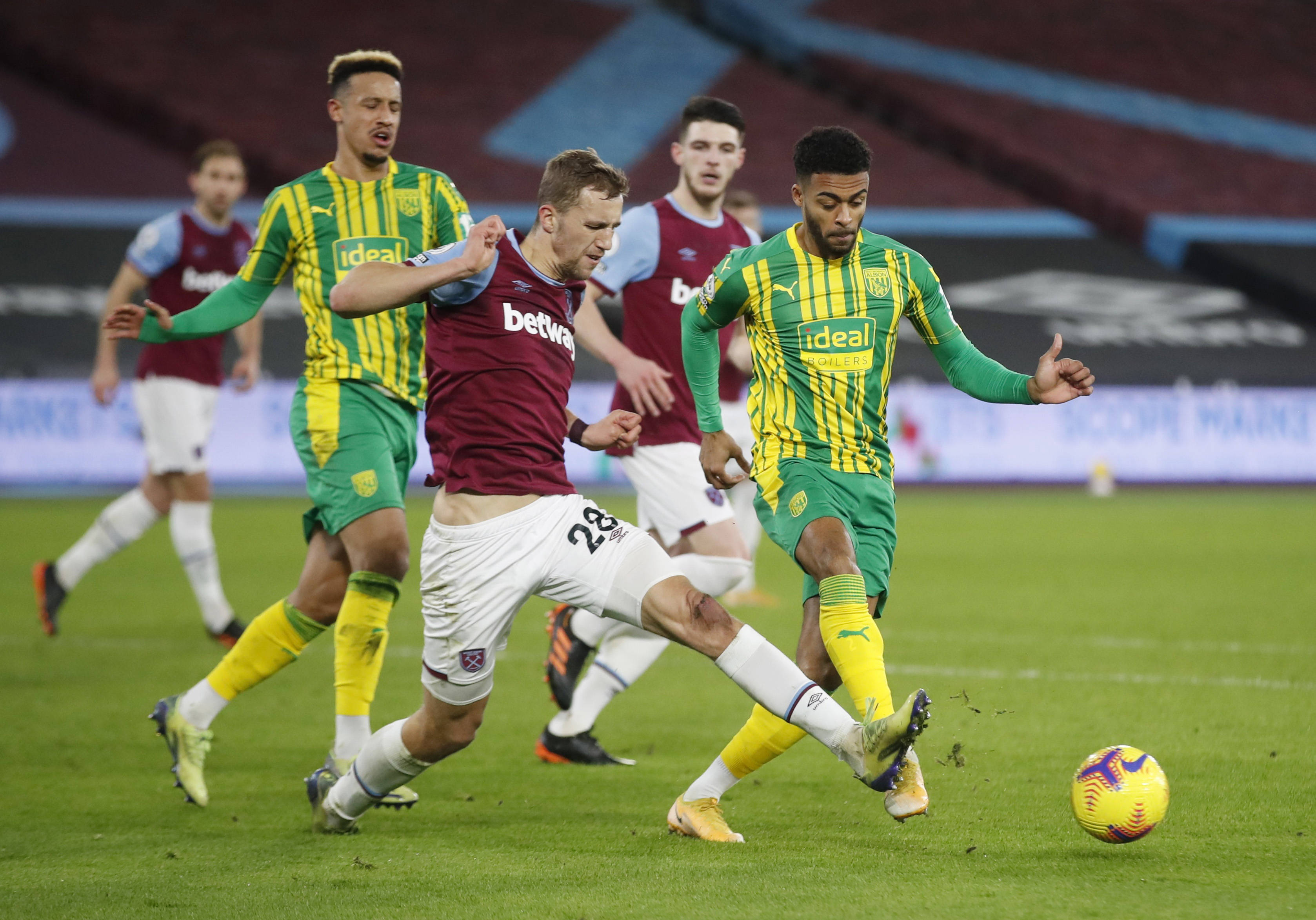 的欢呼声中 的欢呼声中